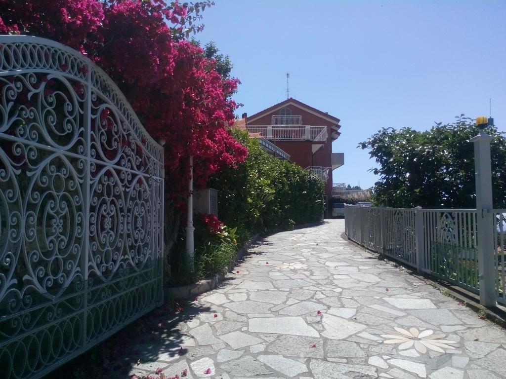 Agriturismo La Rocca Villa San Bartolomeo Al Mare Exterior photo